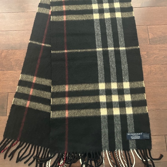 Authentic Burberry 100 percent cashmere unisex scarf - Picture 1 of 5